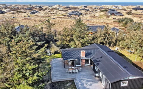 Tuukka - 350M from the Sea: Plafond, Flooring, Interieur Ontwerp, Verdieping, Samengesteld Materiaal, Meubilair, Toevlucht, Hotel, Ontwerp, Daylighting