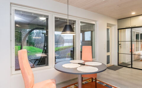 Käkikello: Meubilair, Interieur Ontwerp, Flooring, Verdieping, Tafel, Plafond, Keuken En Eettafel, Verlichting, Stoel, Huis