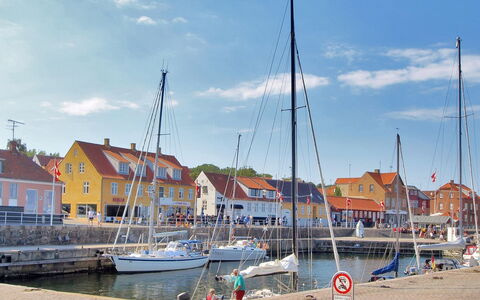 Sasser - 450M from the Sea: Dak, Huis, Land Lot, Huis, Verblijf, Landgoed, Garden Gebouwen, Schaduw, Blokhut, Landscaping