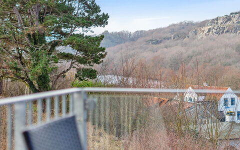 Rossella - 450M from the Sea: Hout, Dak, Architectuur, Huis, Huis, Verblijf, Siding, Hardwood, Helling, Landgoed