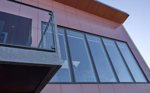 Rossella - 450M from the Sea: Hout, Dak, Architectuur, Huis, Huis, Verblijf, Siding, Hardwood, Helling, Landgoed