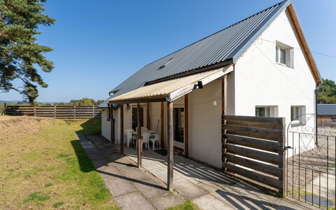 Muir Edge: Lucht, Eigendom, Fabriek, Venster, Gebouw, Boom, Hout, Land Lot, Verblijf, Huis
