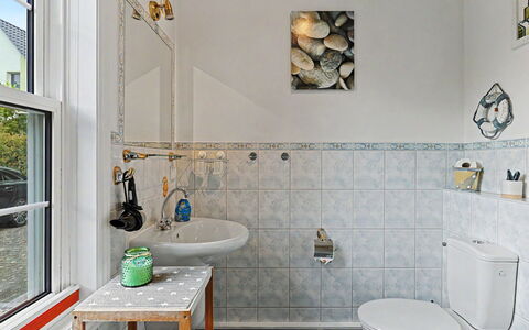Zinnowitz 604: Muur, Flooring, Loodgieterswerkinrichting, Badkamer, Interieur Ontwerp, Verdieping, Tegel, Loodgieter, Kraan, Wastafel