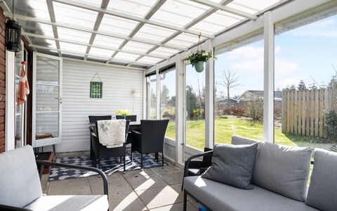 Holte - 750M from the Sea: Meubilair, Stoel, Buitenmeubels, Buitentafel, Tuin, Patio, Metaal, Schaduw, Outdoor Structuur, Glas