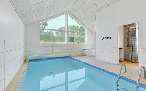 Jelke - 520M from the Sea: Dak, Huis, Huis, Verblijf, Deur, Siding, Dek, Veranda, Plank, Hardwood