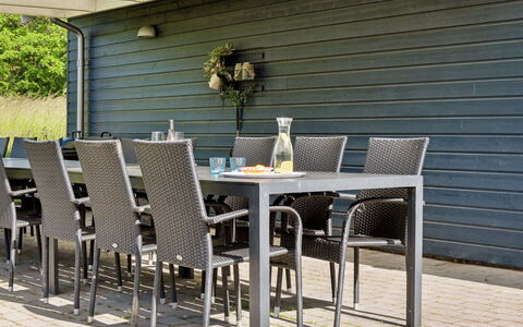 Jelke - 520M from the Sea: Dak, Huis, Huis, Verblijf, Deur, Siding, Dek, Veranda, Plank, Hardwood