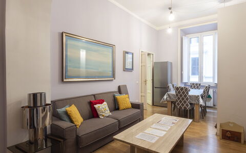 Porta Magica: Eigendom, Tafel, Bankstel, Meubilair, Fotolijst, Venster, Gebouw, Comfort, Interieur Ontwerp, Woonkamer