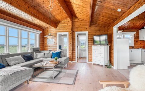 Patti - 280M from the Sea: Hout, Plafond, Verblijf, Huis, Hardwood, Blokhut, Beits, Houten Vloer, Plank, Woonkamer