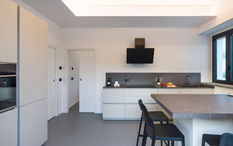 Villa Decoro - Mascali, Sicilia: Cabinetry, Meubilair, Tafel, Countertop, Venster, Hout, Keuken, Interieur Ontwerp