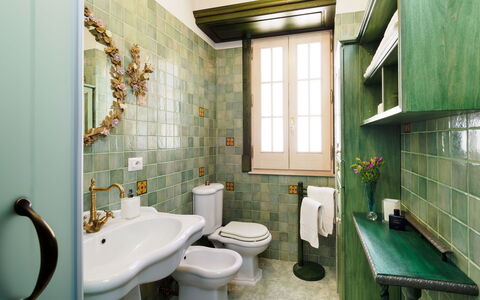 Casa Desiderio - Siracusa, Sicilia: Loodgieterswerkinrichting, Kraan, Eigendom, Wastafel, Groen, Badkamer, Wastafel In De Badkamer, Purper, Gebouw, Interieur Ontwerp