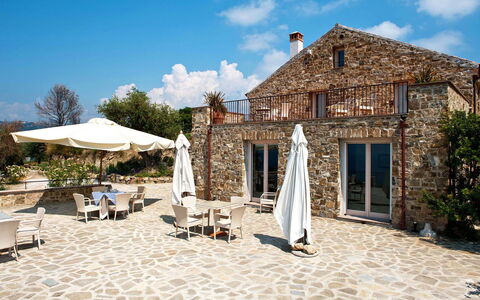 Pietramare - Castellabate, Campania: Lucht, Wolk, Fabriek, Eigendom, Gebouw, Venster, Deur, Boom, Huis, Stoel