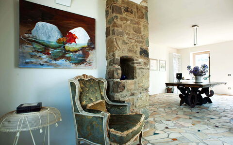 Pietramare - Castellabate, Campania: Fotolijst, Meubilair, Gebouw, Azure, Kamerplant, Textiel, Fabriek, Tafel, Hout, Stoel