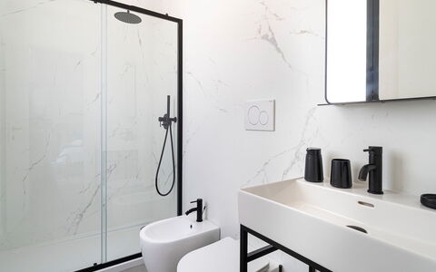 Villa Duetto - Siracusa, Sicilia: Wastafel, Eigendom, Kraan, Loodgieterswerkinrichting, Badkamer, Gebouw, Interieur Ontwerp, Spiegel, Architectuur