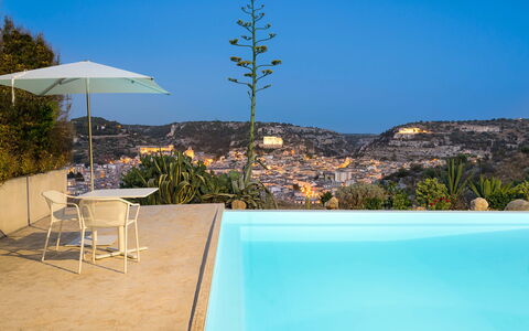 Casa Masseria - Scicli, Sicilia: Lucht, Eigendom, Fabriek, Water, Azure, Natuur, Rechthoek, Tafel, Zwembad, Schaduw