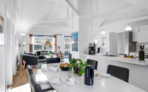 Malti - 1.3Km from the Sea: Plafond, Meubilair, Interieur Ontwerp, Flooring, Stoel, Verdieping, Huis, Keuken En Eettafel, Lichte Inrichting, Woonkamer