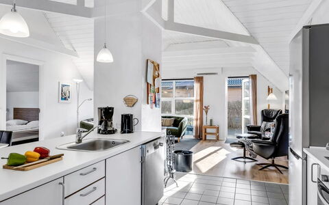Malti - 1.3Km from the Sea: Keuken, Flooring, Plafond, Interieur Ontwerp, Meubilair, Verdieping, Stoel, Appartement, Countertop, Huis