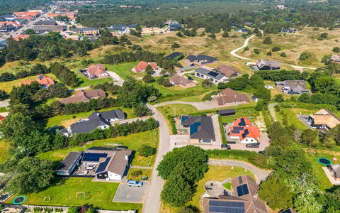 Malti - 1.3Km from the Sea: Woongebied, Vogelperspectief, Landschap, Huis, Luchtfotografie, Voorstad, Stedelijk Ontwerp, Landelijk Gebied, Landgoed, Dorp