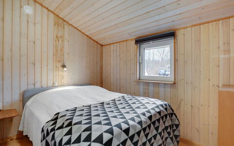 Alois - 31Km from the Sea: Hout, Plafond, Interieur Ontwerp, Slaapkamer, Verdieping, Kamer, Beits, Hardwood, Plank, Bed