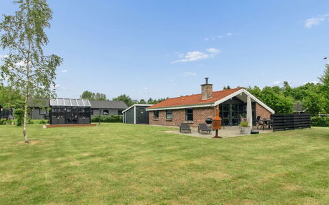 Alois - 31Km from the Sea: Plafond, Flooring, Interieur Ontwerp, Verdieping, Samengesteld Materiaal, Meubilair, Toevlucht, Hotel, Ontwerp, Daylighting