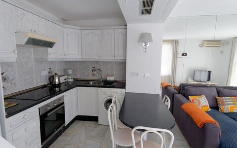Atalaya Rio Verde: Keuken, Meubilair, Interieur Ontwerp, Flooring, Countertop, Verdieping, Toestel Van De Keuken, Major Appliance, Cabinetry, Kamer
