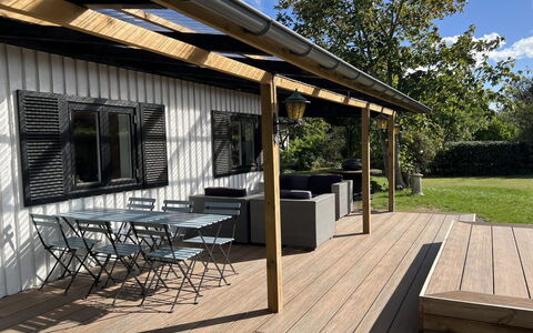 Alica - 200M from the Sea: Meubilair, Interieur Ontwerp, Flooring, Verdieping, Plafond, Kamer, Stoel, Tafel, Appartement, Keuken En Eettafel
