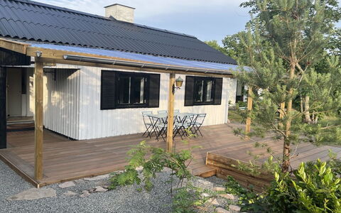Alica - 200M from the Sea: Meubilair, Interieur Ontwerp, Flooring, Verdieping, Plafond, Kamer, Stoel, Tafel, Appartement, Keuken En Eettafel