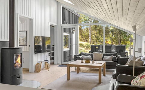 Emila - 2.2Km from the Sea: Hout, Flooring, Verdieping, Huis, Houten Vloer, Plafond, Woonkamer, Hardwood, Verblijf
