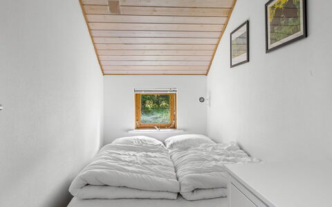 Emila - 2.2Km from the Sea: Hout, Slaapkamer, Bed, Plafond, Laken, Interieur Ontwerp, Bedding, Verdieping, Huis, Bed Frame