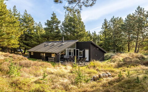 Emila - 2.2Km from the Sea: Dak, Huis, Huis, Verblijf, Deur, Siding, Dek, Veranda, Plank, Hardwood