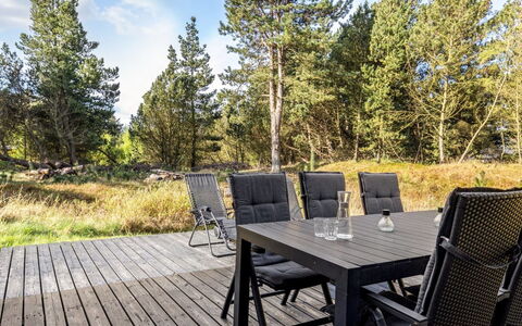 Emila - 2.2Km from the Sea: Dak, Huis, Huis, Verblijf, Deur, Siding, Dek, Veranda, Plank, Hardwood