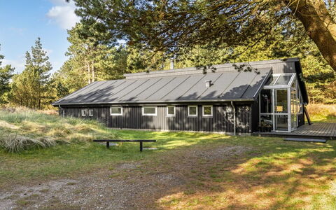 Emila - 2.2Km from the Sea: Dak, Huis, Huis, Verblijf, Deur, Siding, Dek, Veranda, Plank, Hardwood