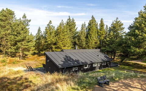 Emila - 2.2Km from the Sea: Dak, Huis, Huis, Verblijf, Deur, Siding, Dek, Veranda, Plank, Hardwood