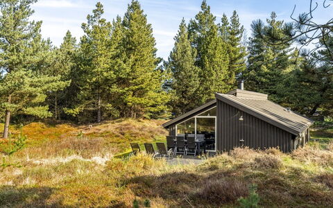 Emila - 2.2Km from the Sea: Dak, Huis, Huis, Verblijf, Deur, Siding, Dek, Veranda, Plank, Hardwood