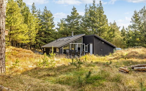 Emila - 2.2Km from the Sea: Dak, Huis, Huis, Verblijf, Deur, Siding, Dek, Veranda, Plank, Hardwood