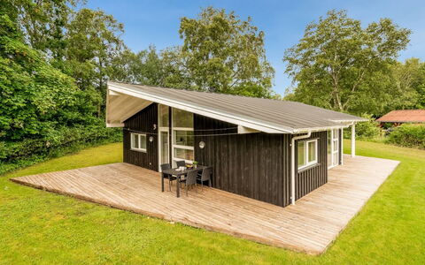 Majvor - 200M from the Sea: Hout, Huis, Veranda, Dek, Hardwood, Dak, Beits, Houten Vloer, Eco Hotel