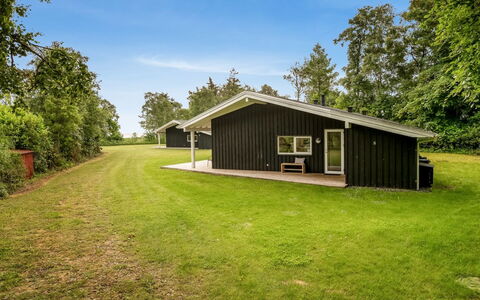 Majvor - 200M from the Sea: Hout, Huis, Veranda, Dek, Hardwood, Dak, Beits, Houten Vloer, Eco Hotel