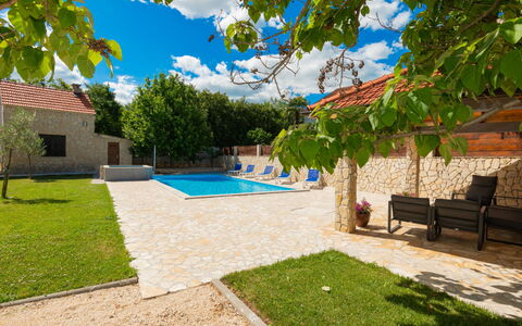 Lucija: Zwembad, Landgoed, Toevlucht, Buitenmeubels, Flagstone, Schaduw, Villa, Backyard, Eco Hotel, Hacienda