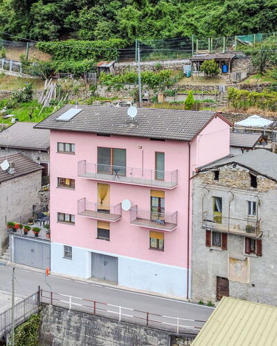 Santa Croce View: Gebouw, Eigendom, Venster, Boom, Huis, Stedelijk Ontwerp, Buurt, Woongebied, Onroerend Goed