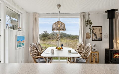 Zina - 600M from the Sea: Interieur Ontwerp, Flooring, Plafond, Meubilair, Verdieping, Countertop, Lichte Inrichting, Kamer, Natuurlijk Materiaal, Eetkamer