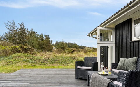 Zina - 600M from the Sea: Hout, Veranda, Huis, Deur, Hardwood, Plank, Dek, Verblijf, Houten Vloer, Siding