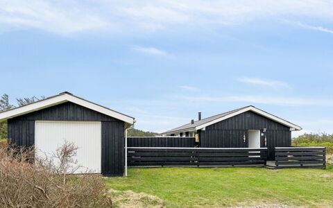 Zina - 600M from the Sea: Hout, Architectuur, Dak, Huis, Huis, Land Lot, Verblijf, Siding, Landelijk Gebied, Deur