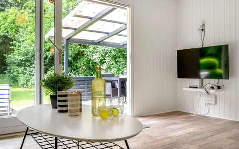 Tancred - 30Km from the Sea: Interieur Ontwerp, Flooring, Verdieping, Meubilair, Plafond, Verlichting, Houten Vloer, Woonkamer, Bloempot, Kamerplant