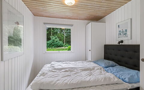 Tancred - 30Km from the Sea: Slaapkamer, Hout, Bed, Interieur Ontwerp, Plafond, Laken, Bedding, Flooring, Verdieping, Bed Frame