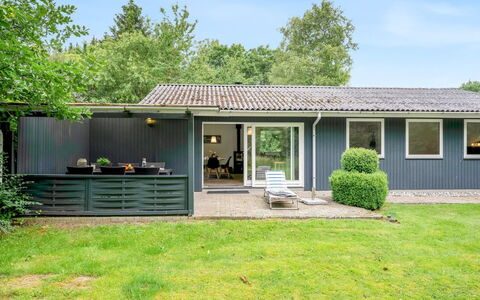 Tancred - 30Km from the Sea: Dak, Huis, Verblijf, Groundcover, Deur, Tuin, Siding, Schaduw, Werf, Gazon