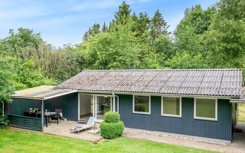 Tancred - 30Km from the Sea: Gras, Dak, Huis, Struik, Huis, Verblijf, Land Lot, Groundcover, Tuin, Siding