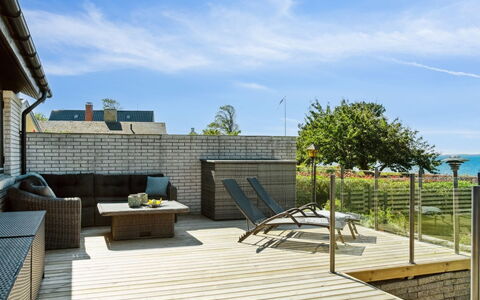 Jovana - 40M from the Sea: Huis, Huis, Deur, Dak, Verblijf, Landgoed, Tuin, Schaduw, Siding, Werf