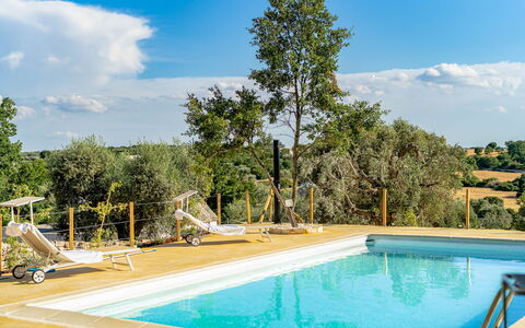 Trulli Di Grieco: Water, Wolk, Lucht, Zwembad, Fabriek, Schaduw, Boom, Buitenmeubels, Vrije Tijd, Onroerend Goed