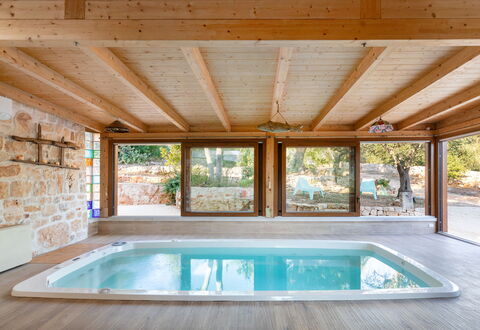 Trulli Di Grieco: Water, Eigendom, Azure, Zwembad, Gebouw, Interieur Ontwerp, Architectuur, Schaduw, Vrije Tijd, Hout