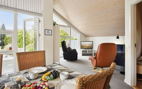 Bajram: Meubilair, Interieur Ontwerp, Flooring, Hout, Plafond, Stoel, Verdieping, Huis, Bankstel, Woonkamer