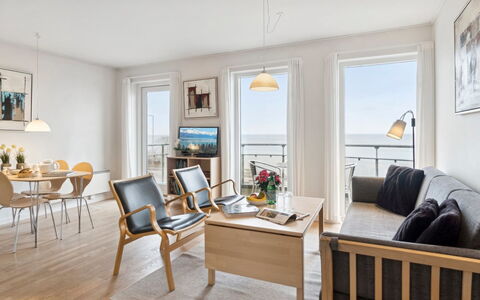 Henna - 50M from the Sea: Hout, Dak, Architectuur, Huis, Huis, Verblijf, Siding, Hardwood, Helling, Landgoed